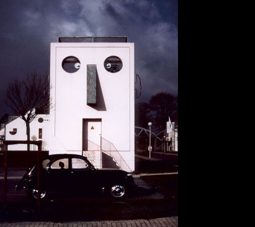 Beispiel Trafostation für Wohnanlage mit Kinderspielturm